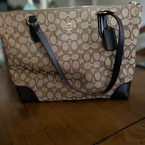 COACH Gallery Tote in khaki Signature canvas w/gold hardware